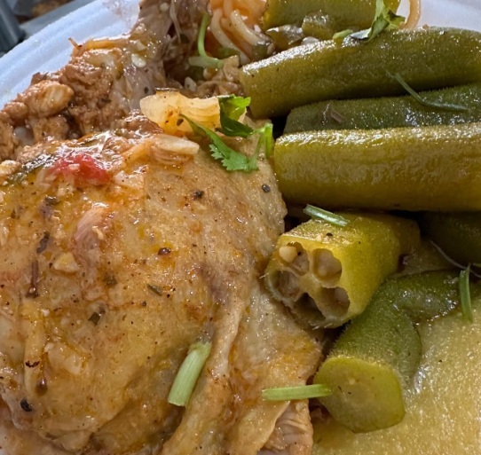 Frango com Quiabo marmitex comida mineira Sabará